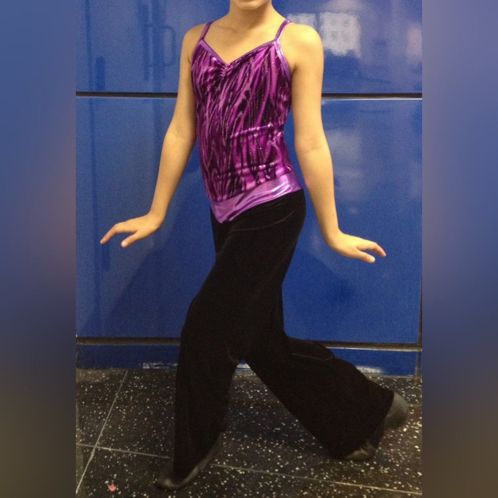 A Wish Come True Black & Purple Velvet Jazz Dance Costume in a small adult. 👯‍♀️